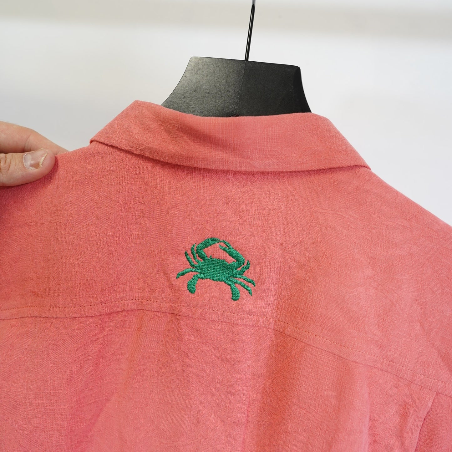 (M) Tommy Bahama Coral Hawaiian Shirt 100% Silk Men's M Pink Stitched Crab Palm Tree