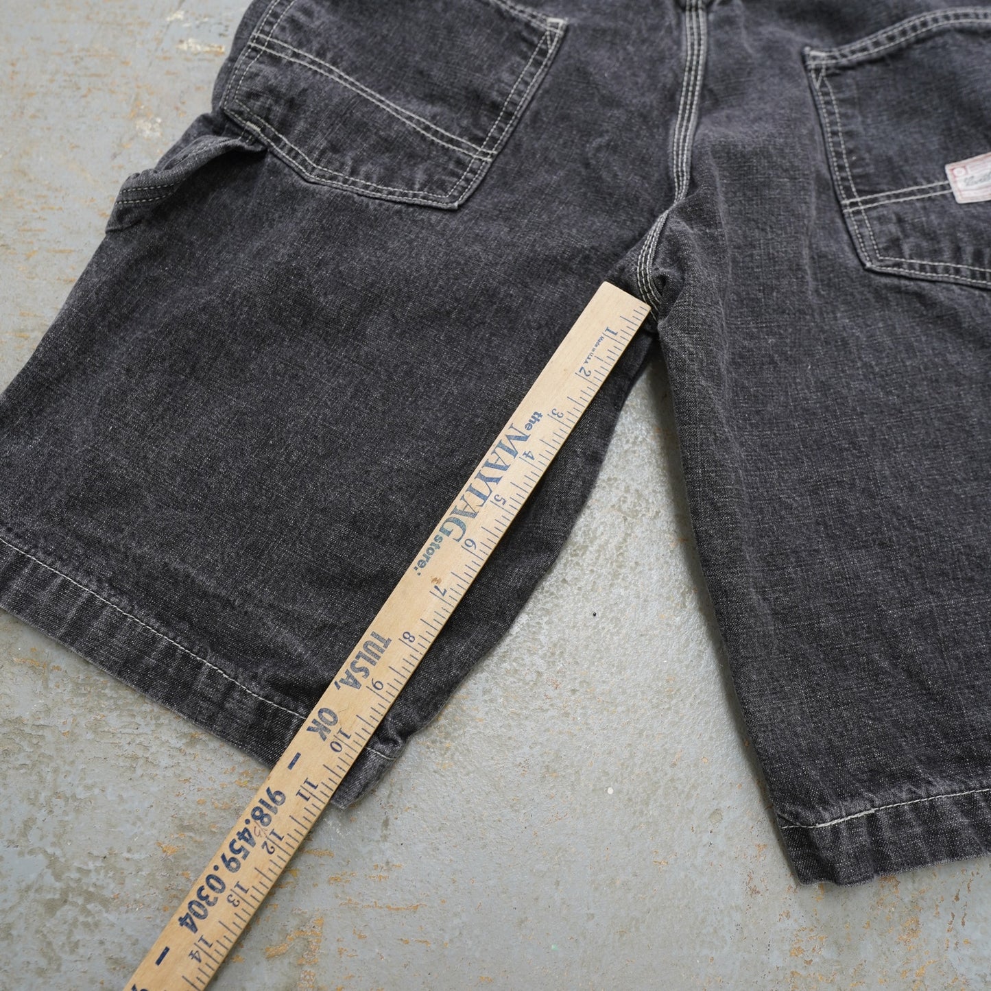 (Sz. 30) Vintage Levi's Strauss Y2K Baggy Denim Carpenter Shorts Men's Sz. 30 Black 2000s