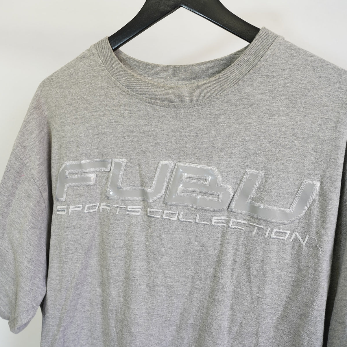 (XL) Vintage Fubu Sports Collection Embroidered Mens XL T-Shirt Gray Y2K Hip Hop 2000