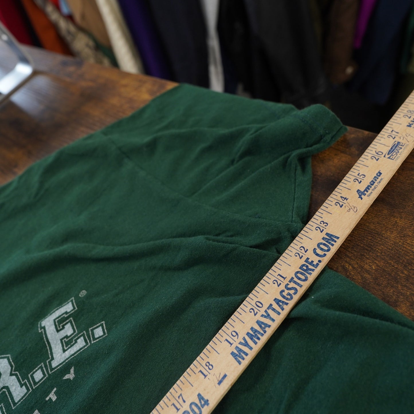 (XL) Vintage Dare to Resist Drugs University T-Shirt Men's XL Green Fruit of the Loom
