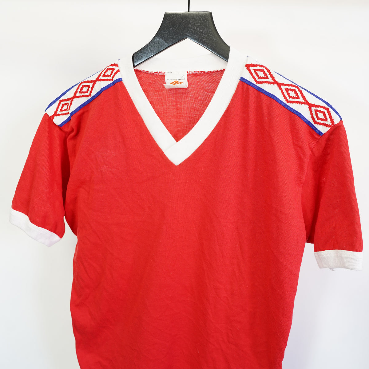 (M) Vintage 80s Umbro Soccer Jersey Red V-Neck Diamond Tape Men's Medium