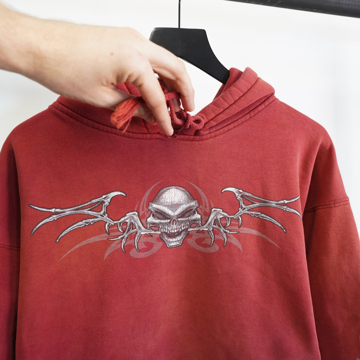 (L) Top Heavy Vintage Y2K Distressed Tribal Skull Graphic Hoodie Red Mens L