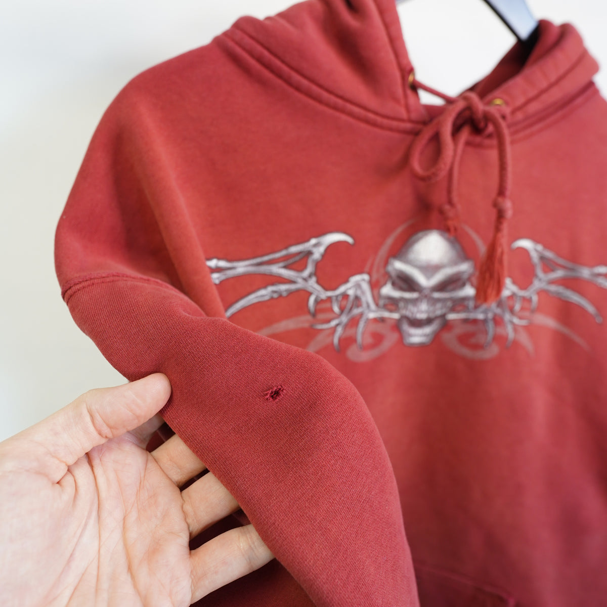 (L) Top Heavy Vintage Y2K Distressed Tribal Skull Graphic Hoodie Red Mens L