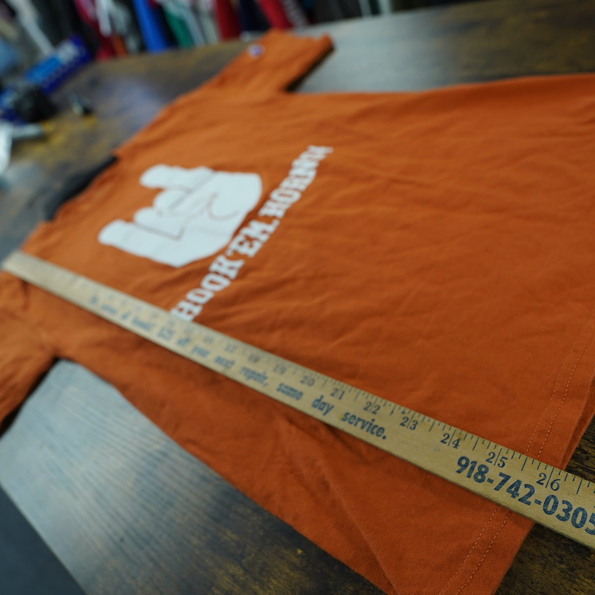 (S) Champion Mens Texas Longhorns Hook Em Horns Burnt Orange Graphic T-Shirt Small
