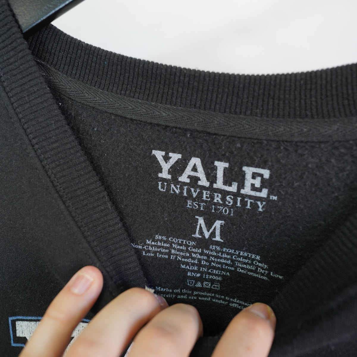 (M) Yale University 2022 Ivy League Football Champions Sweatshirt Mens Medium Black