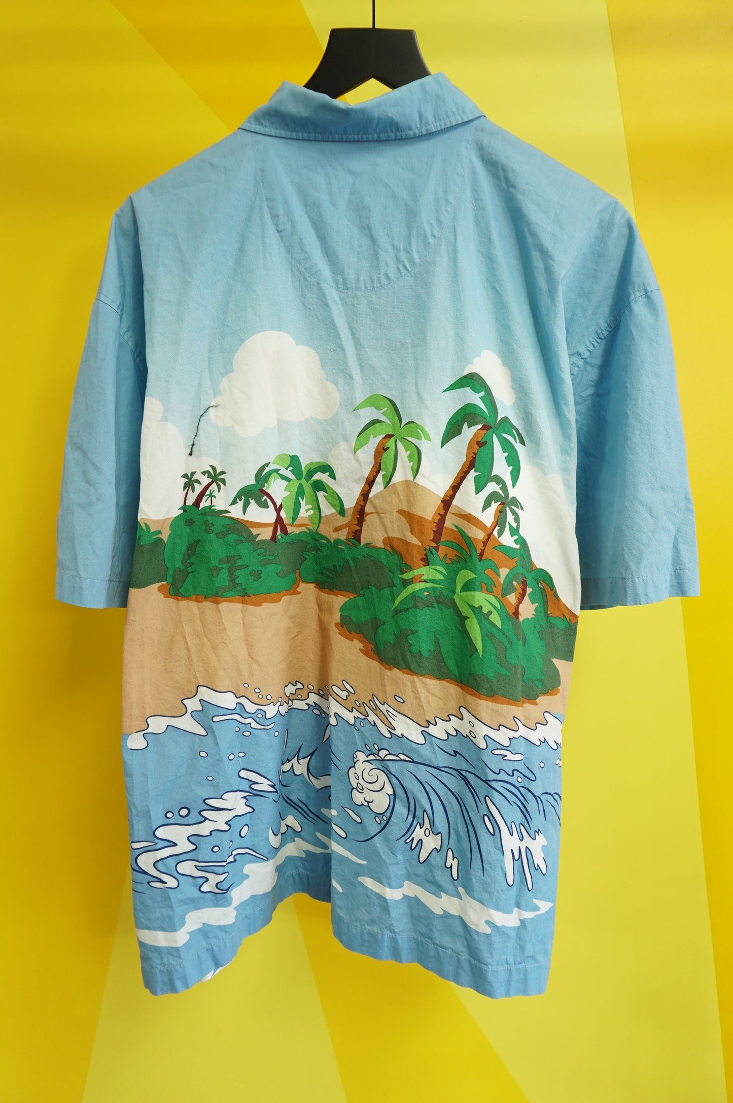 (XL/XXL) Mickey And Gang Surfing Button Up Shirt