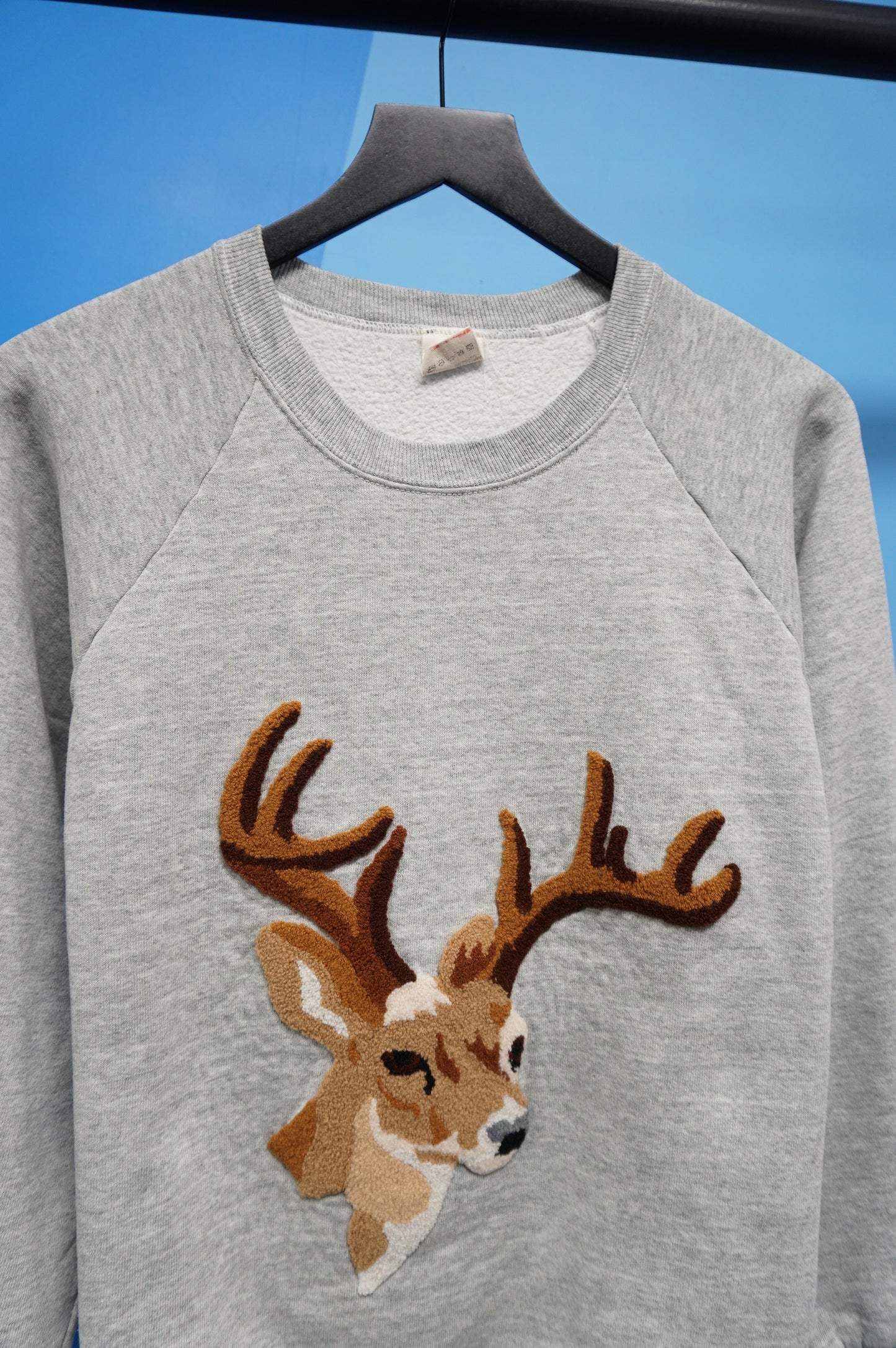 (M/L) Vtg Embroidered Deer Crewneck