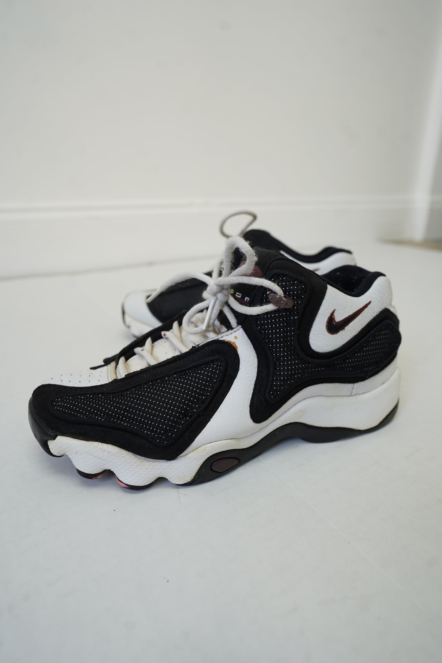 (Sz. 8 Women) 90s Nike Jump Trainers