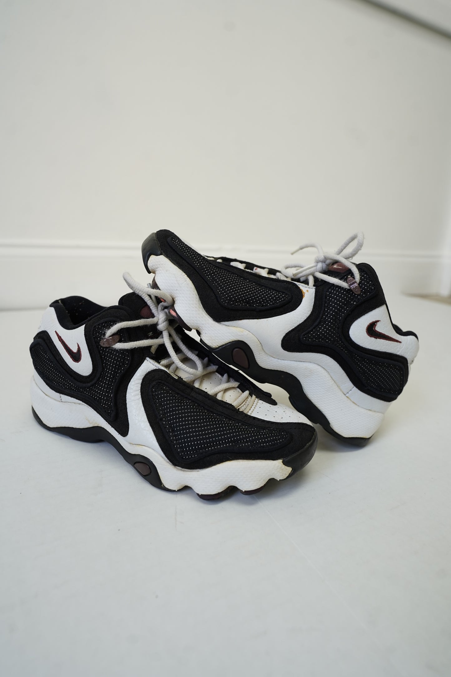 (Sz. 8 Women) 90s Nike Jump Trainers