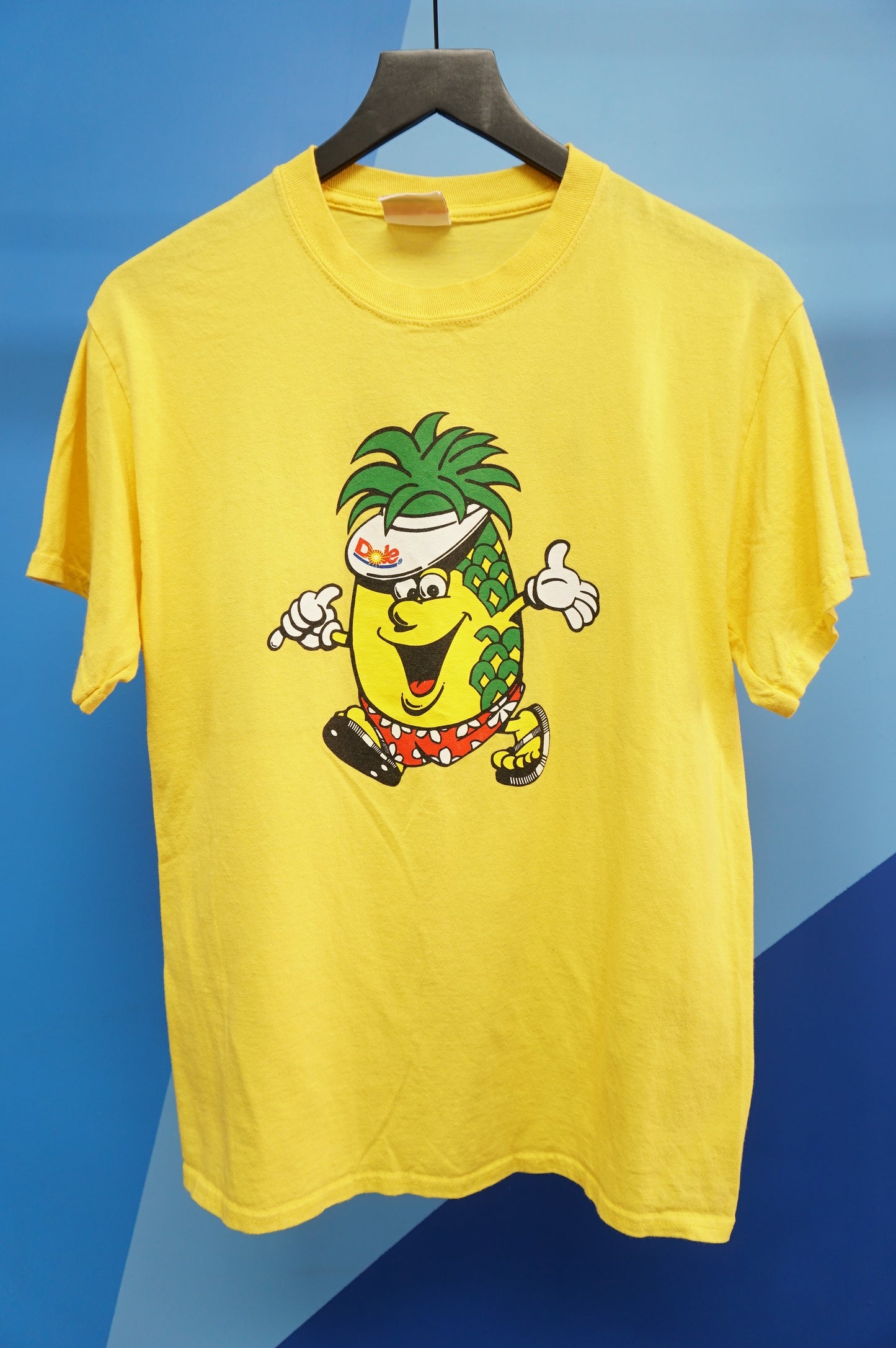 (S) Dole Hug A Pineapple T-Shirt