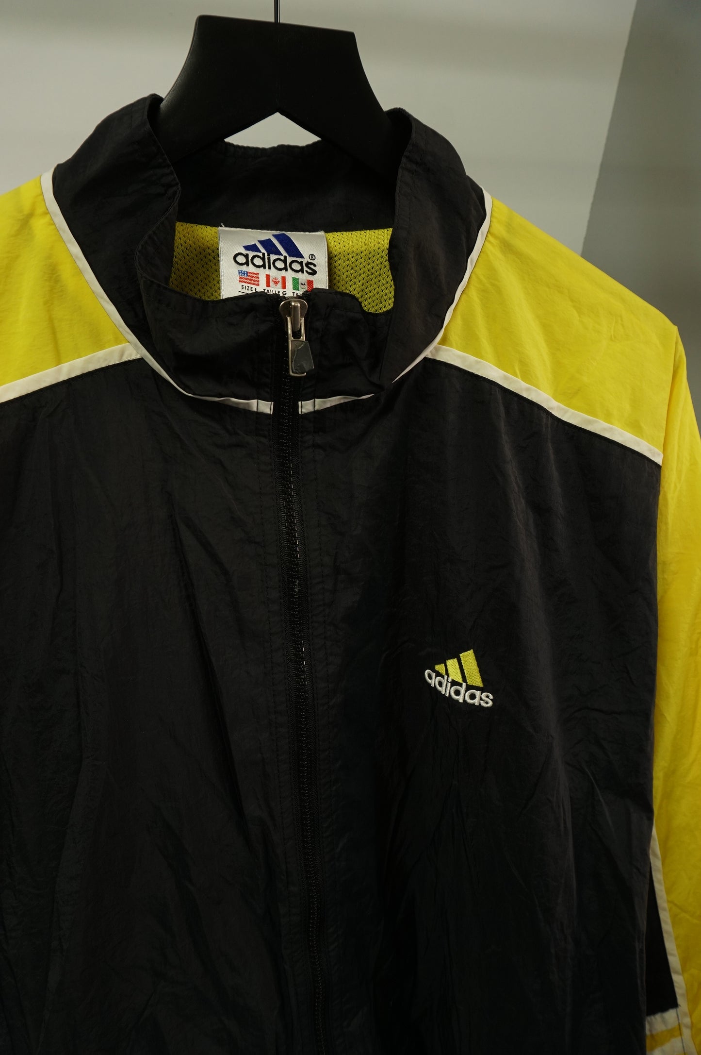 (L/XL) Black & Yellow Vtg Adidas Windbreaker