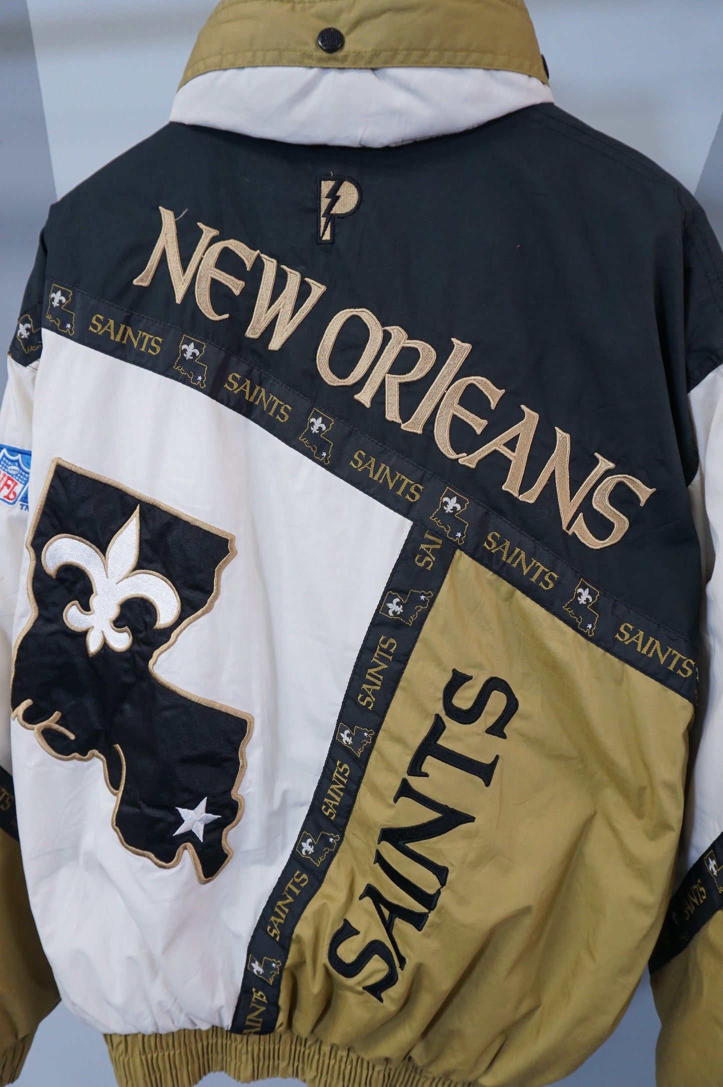 (XL) New Orleans Saints Vtg Pro Player Puffer Jacket