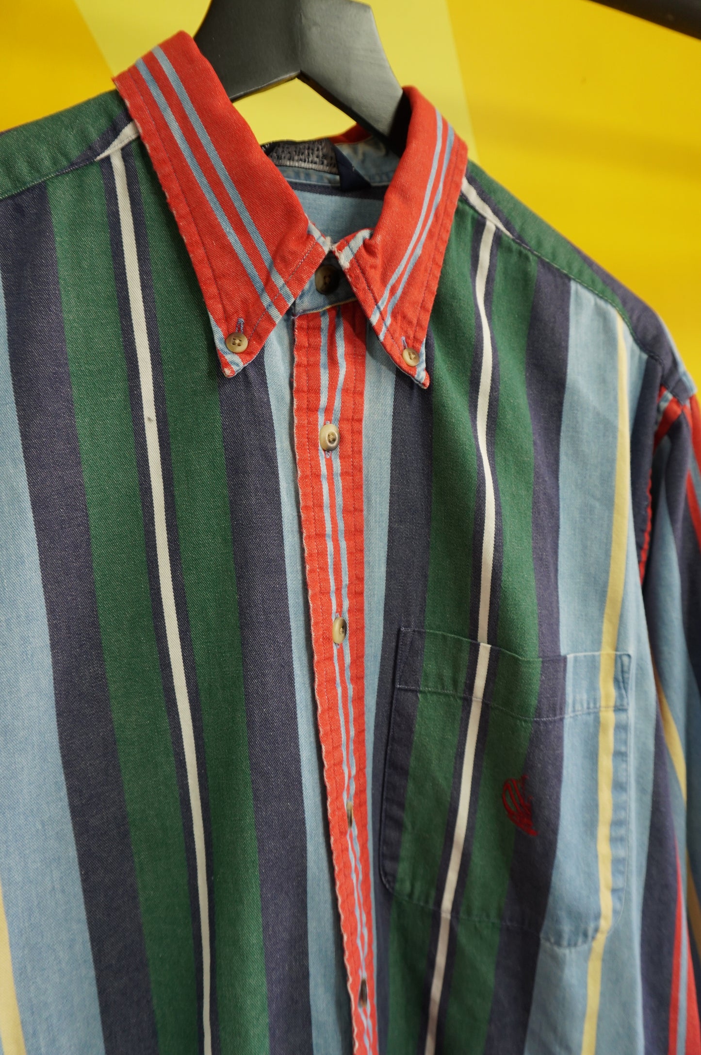 (M/L) Vtg Striped Nautica Button Up Shirt