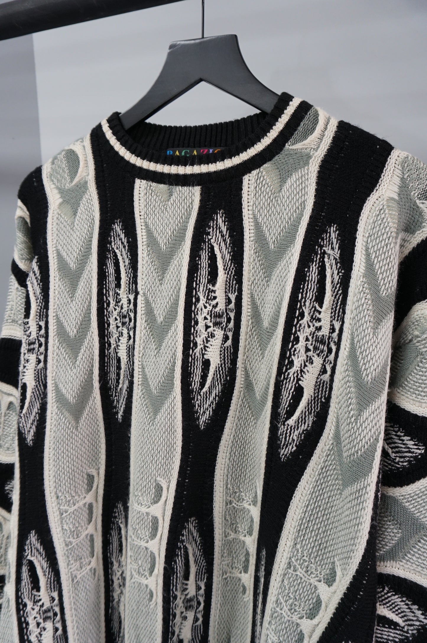 (XXL) Vtg Black & White Coogi-esque Knit Sweater