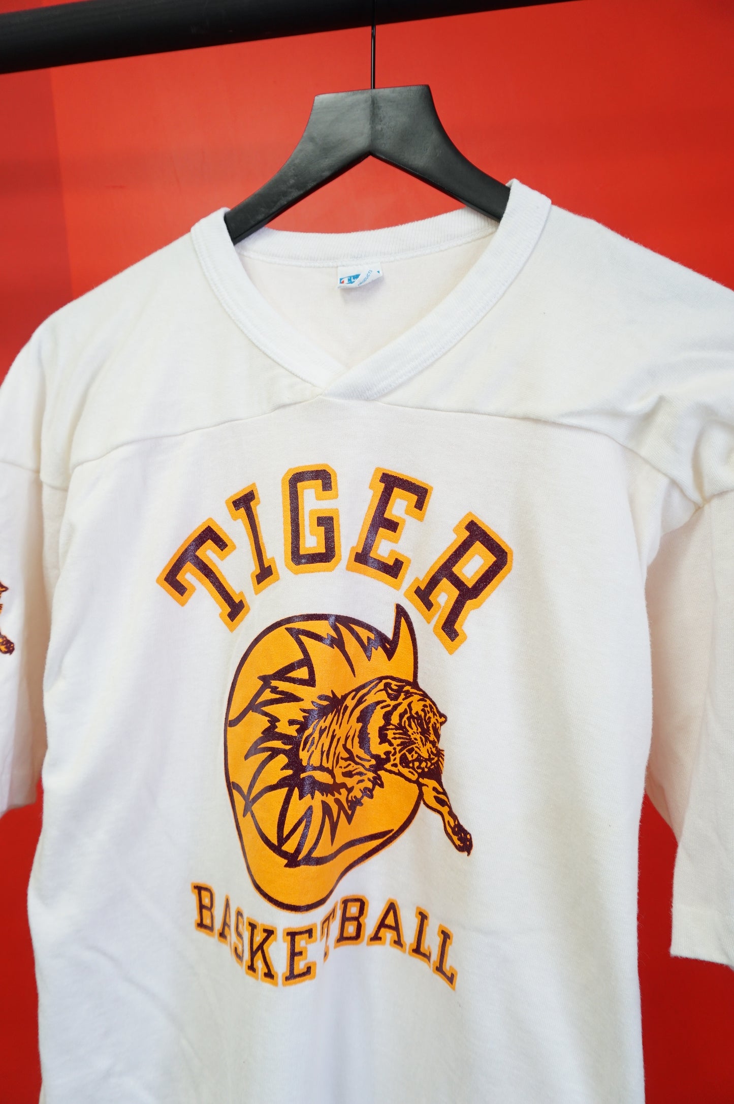 (M/L) Vtg Tiger Basketball Single Stitch T-Shirt