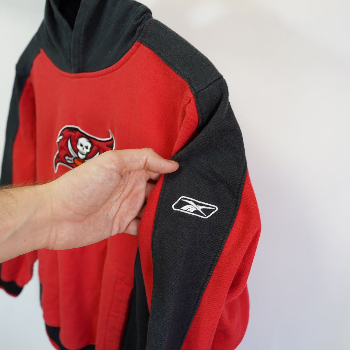 (Boys L) Reebok Tampa Bay Buccaneers Boys Large Red Black Colorblock Pullover Hoodie
