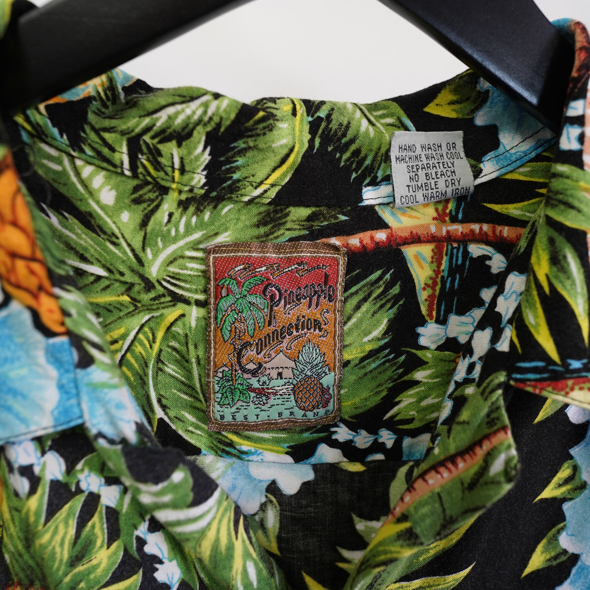 (M) Pineapple Connection Vintage 90s Tropical Hawaiian Shirt Mens Medium Black Rayon