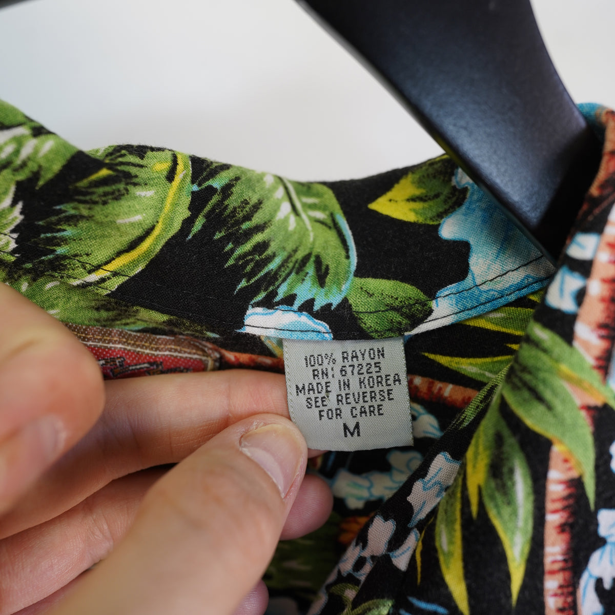 (M) Pineapple Connection Vintage 90s Tropical Hawaiian Shirt Mens Medium Black Rayon