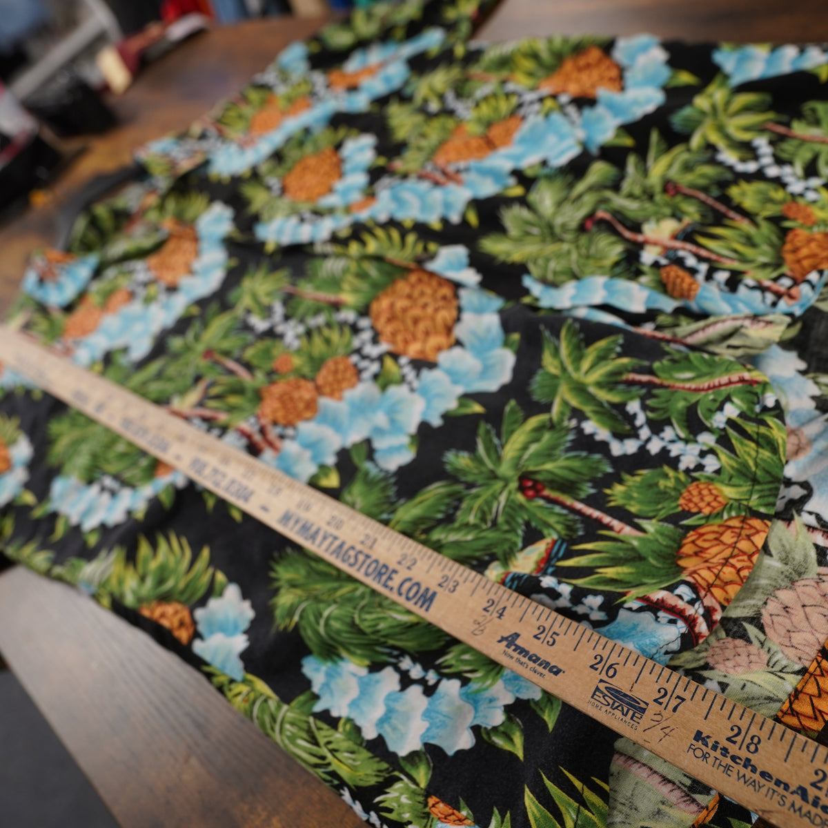 (M) Pineapple Connection Vintage 90s Tropical Hawaiian Shirt Mens Medium Black Rayon