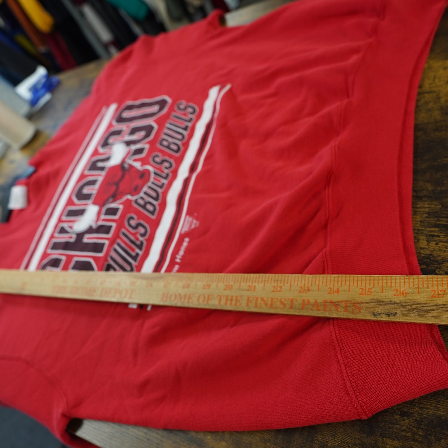 (XL) Vintage Chicago Bulls Crewneck Sweatshirt Men's XL Red Team Hanes Jordan 90s