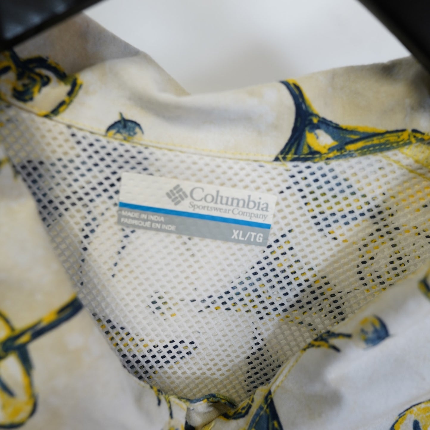 (XL) Columbia Sportswear Martini Marlin Print Fishing Shirt Men's XL Cream Hawaiian