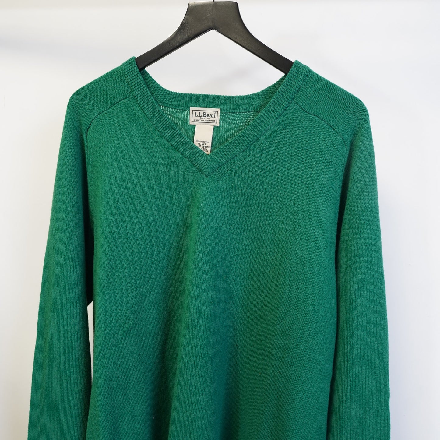 (XL) Vintage L.L. Bean 100% Lambswool Green Knit V-Neck Sweater Men's XL Tall