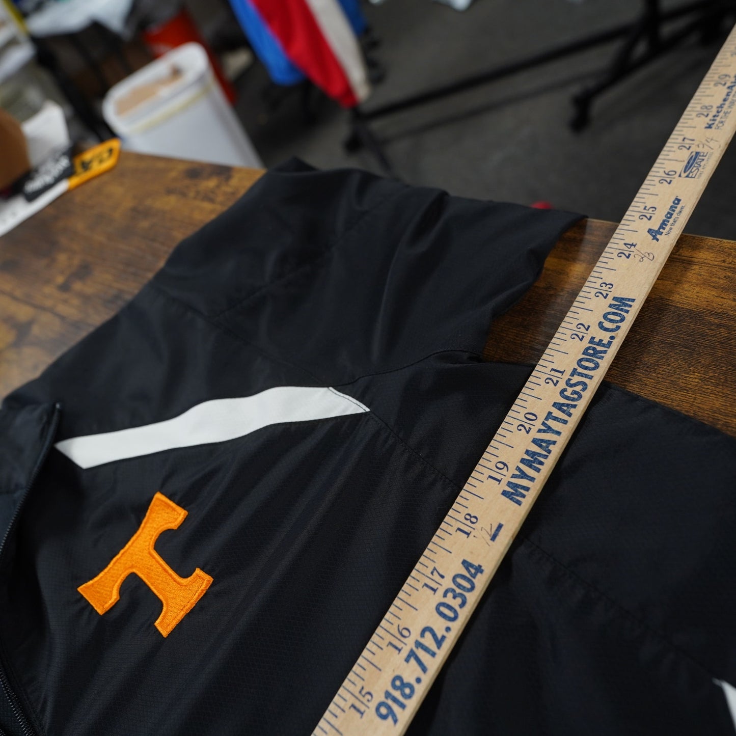 (S) University of Tennessee Volunteers Under Armour Windbreaker Jacket Men's S Black