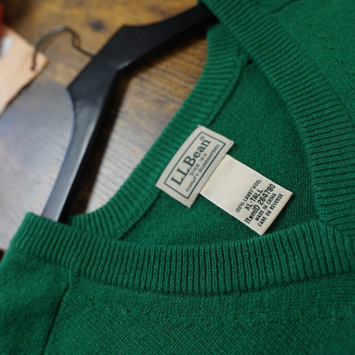 (XL) Vintage L.L. Bean 100% Lambswool Green Knit V-Neck Sweater Men's XL Tall