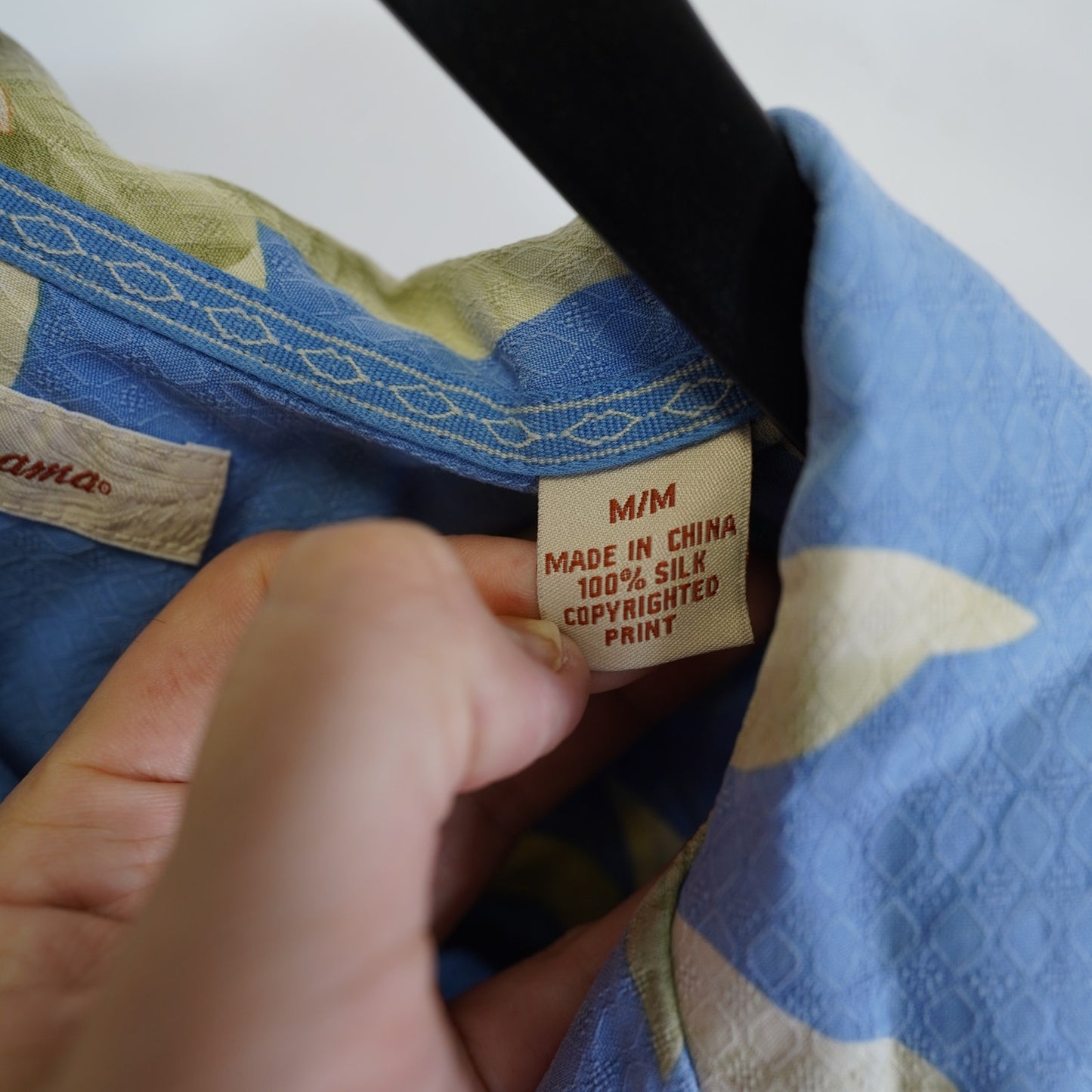 (M) Tommy Bahama Mens Floral 100% Silk Hawaiian Shirt Men's M Blue Flowers Surf