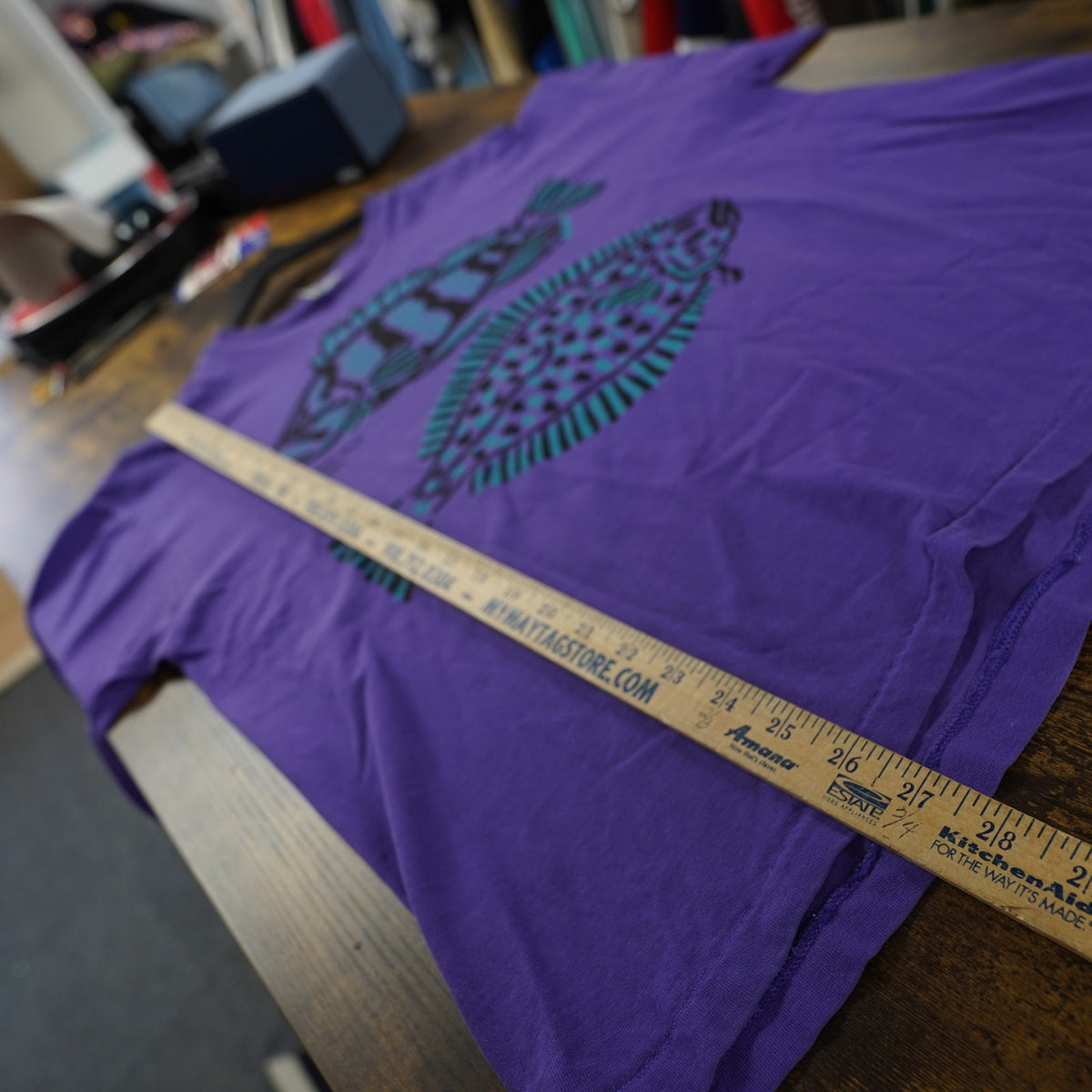 (XL) Vintage 90s Fish Nature Long Sleeve T-Shirt Men's XL Hanes Purple Alaska Tourist