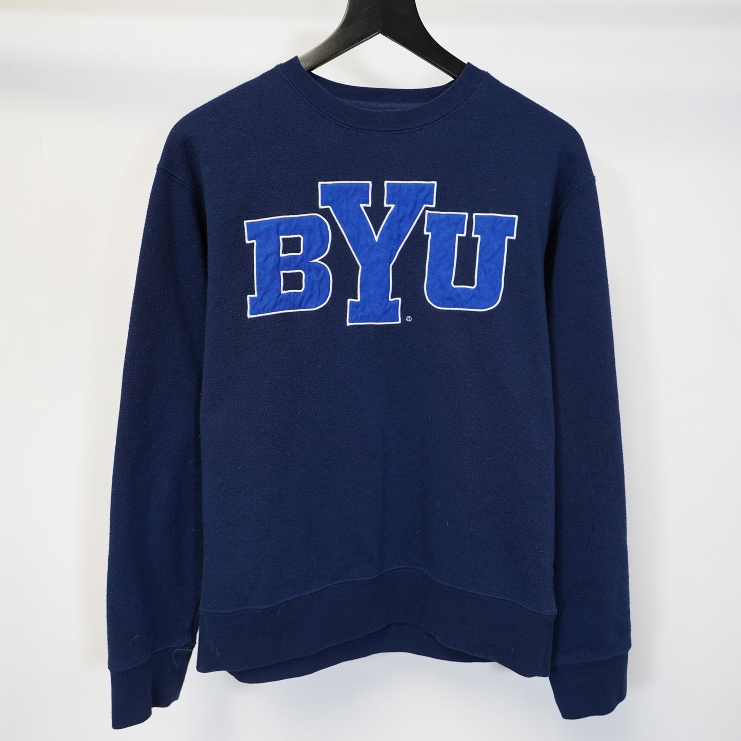 (M) BYU Cougars Embroidered Sweatshirt Men's M Blue Brigham Young Crewneck Sewn