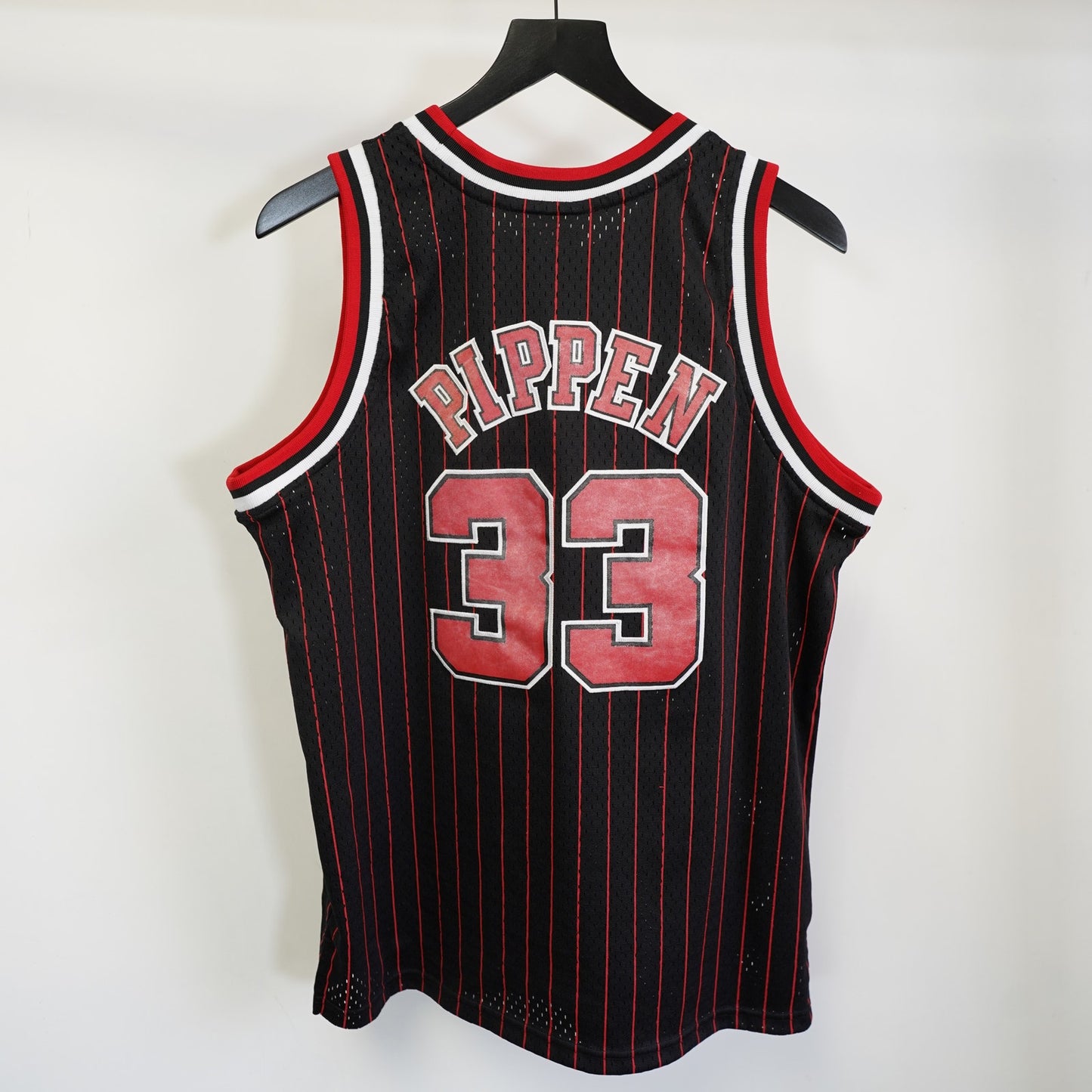 (S) Scottie Pippen Mitchell & Ness Sewn Bulls Basketball Jersey Youth XL Adult S