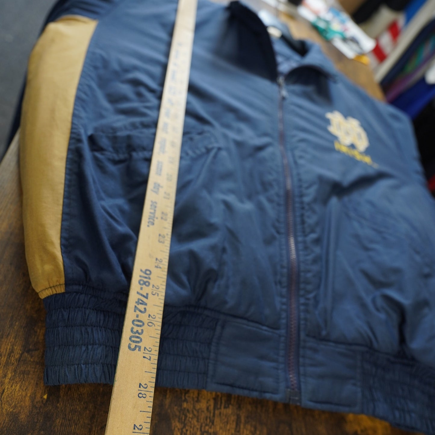 (XL) Vintage Rawlings Notre Dame Fighting Irish Puffer Jacket Men's XL Sewn Blue 90s