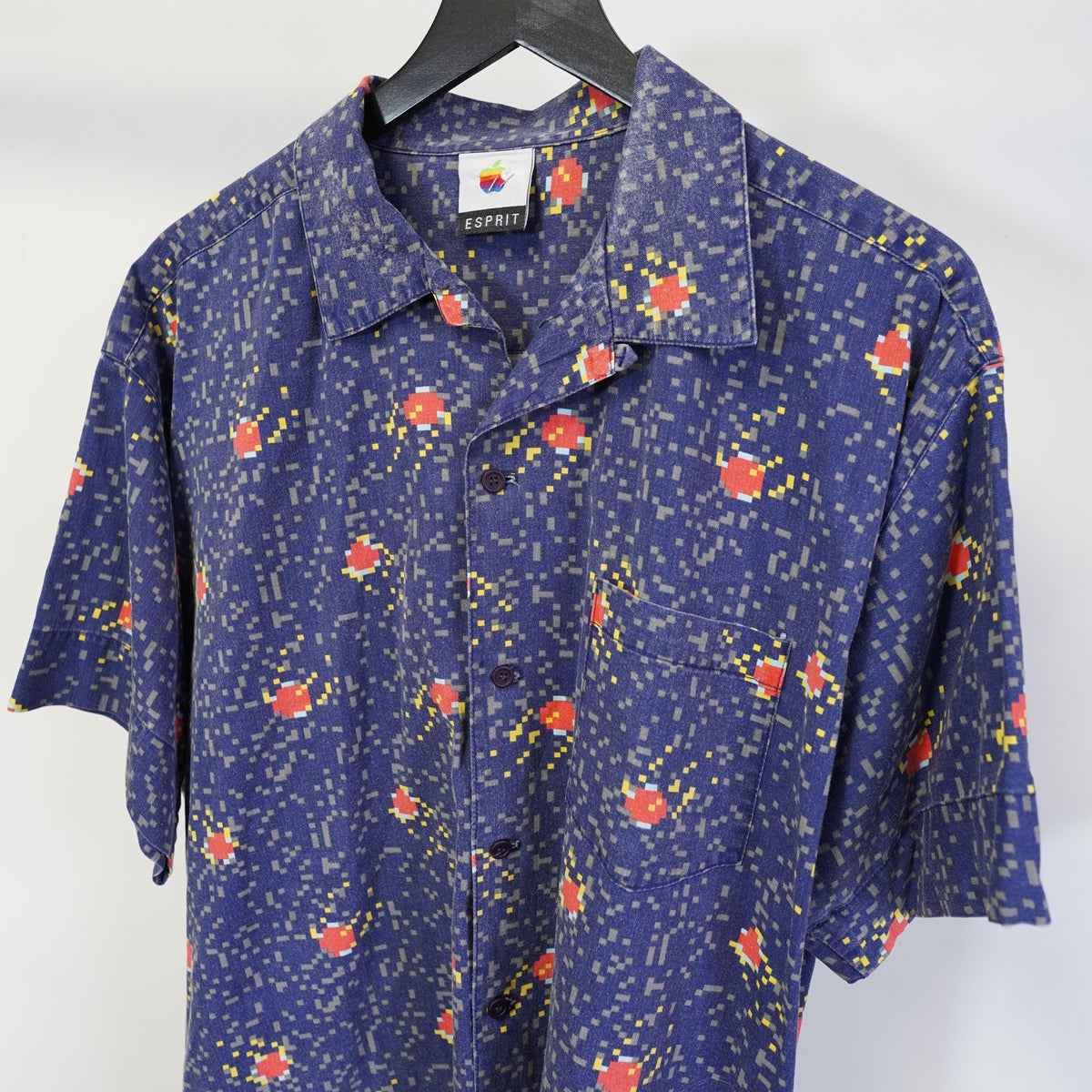 (XL/XXL) Vintage 90s Apple Computer Power Up Macintosh 8-Bit Space Button Up Mens XL Tech