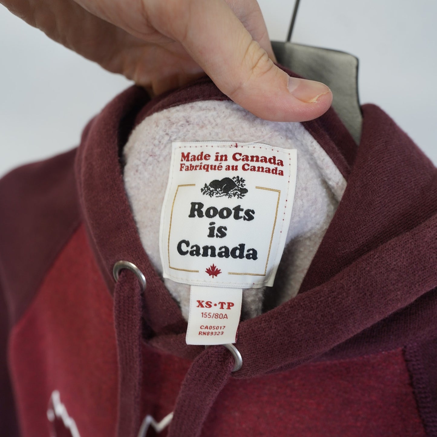 (XS) Roots Canada Raglan Sewn Hoodie Sweatshirt Women's XS Red Embroidered Patches