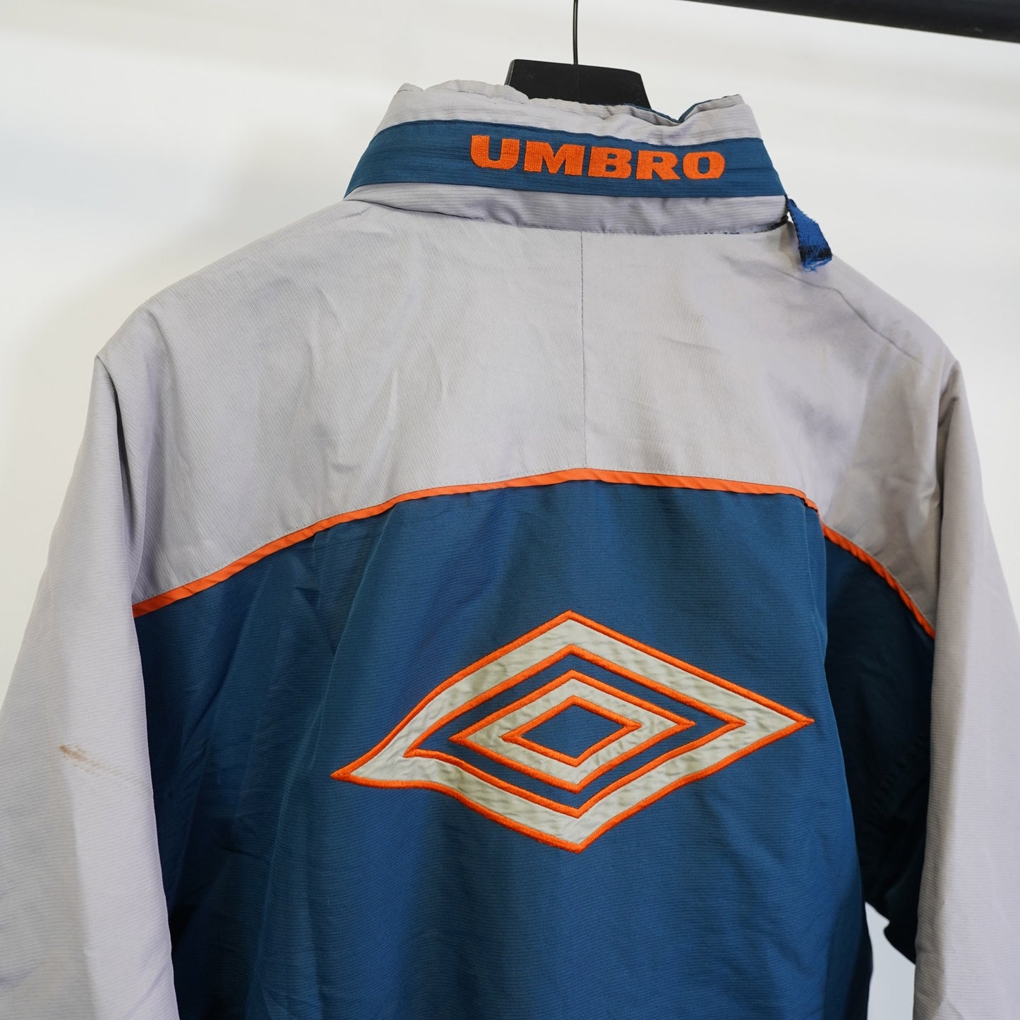 (M) Vintage Umbro Soccer Bench Puffer Jacket Men's M Gray Blue 90s Retro Sewn