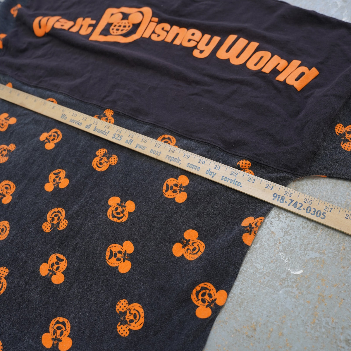 (XL) Disney Parks 2021 Halloween Mickey Mouse Pumpkins Spirit Jersey Size XL Black