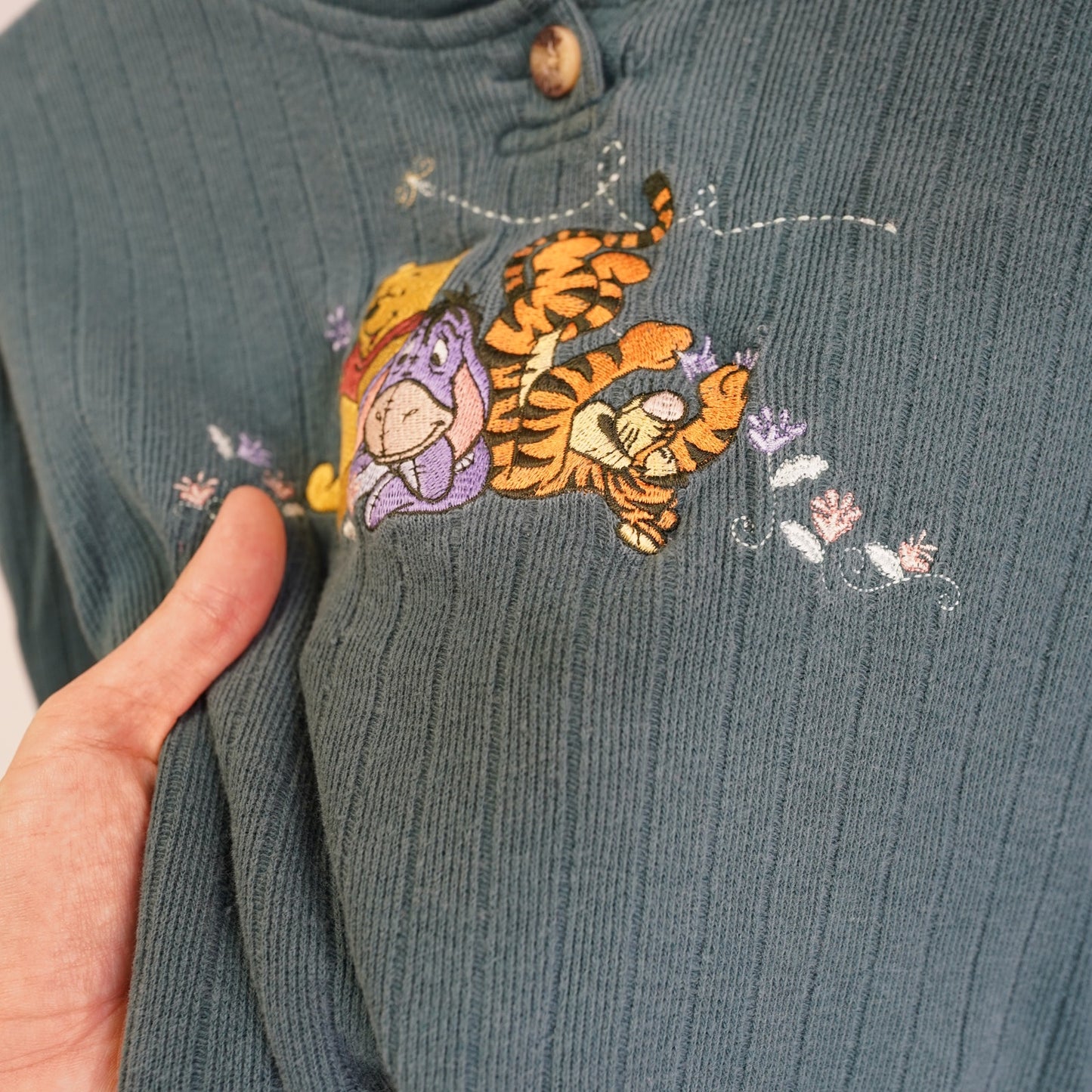 (Women's M) Vintage Winnie the Pooh Tigger Eeyore Sewn 90s Sweatshirt Green Disney