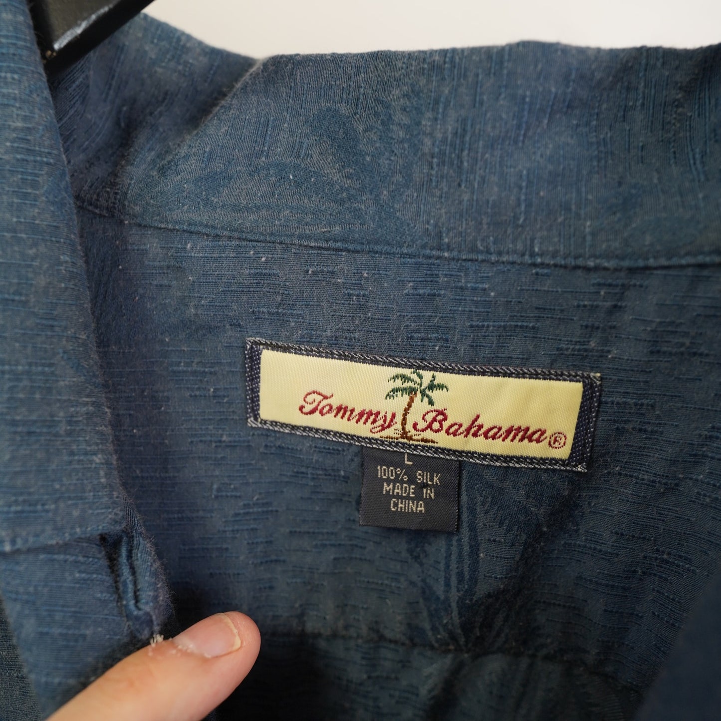 (L) Vintage Tommy Bahama Embroidered 100% Silk Martini Hawaiian Shirt Men's L Blue