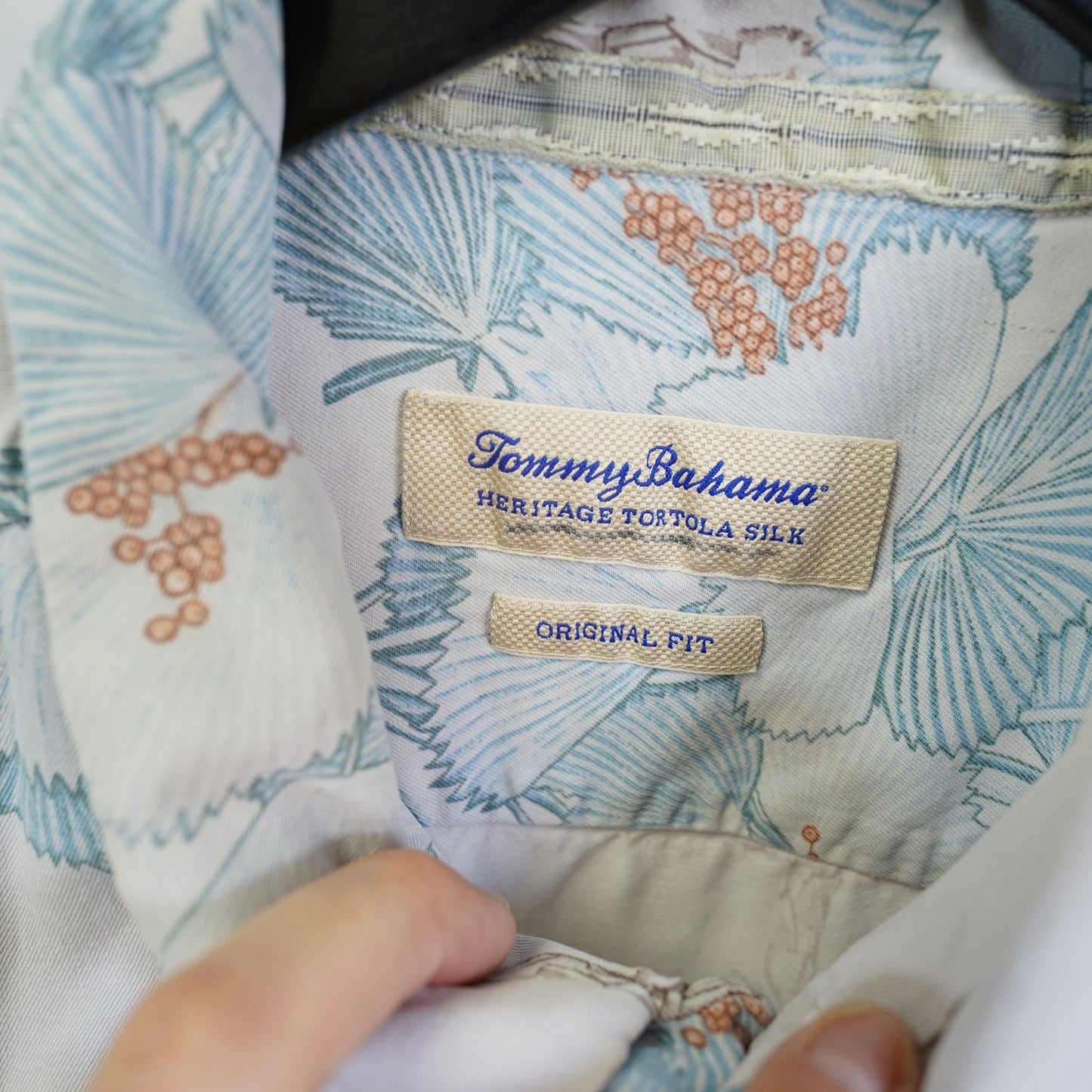 (3XL) Tommy Bahama 100% Silk Hawaiian Shirt Men's 3XL Light Blue Palm Trees