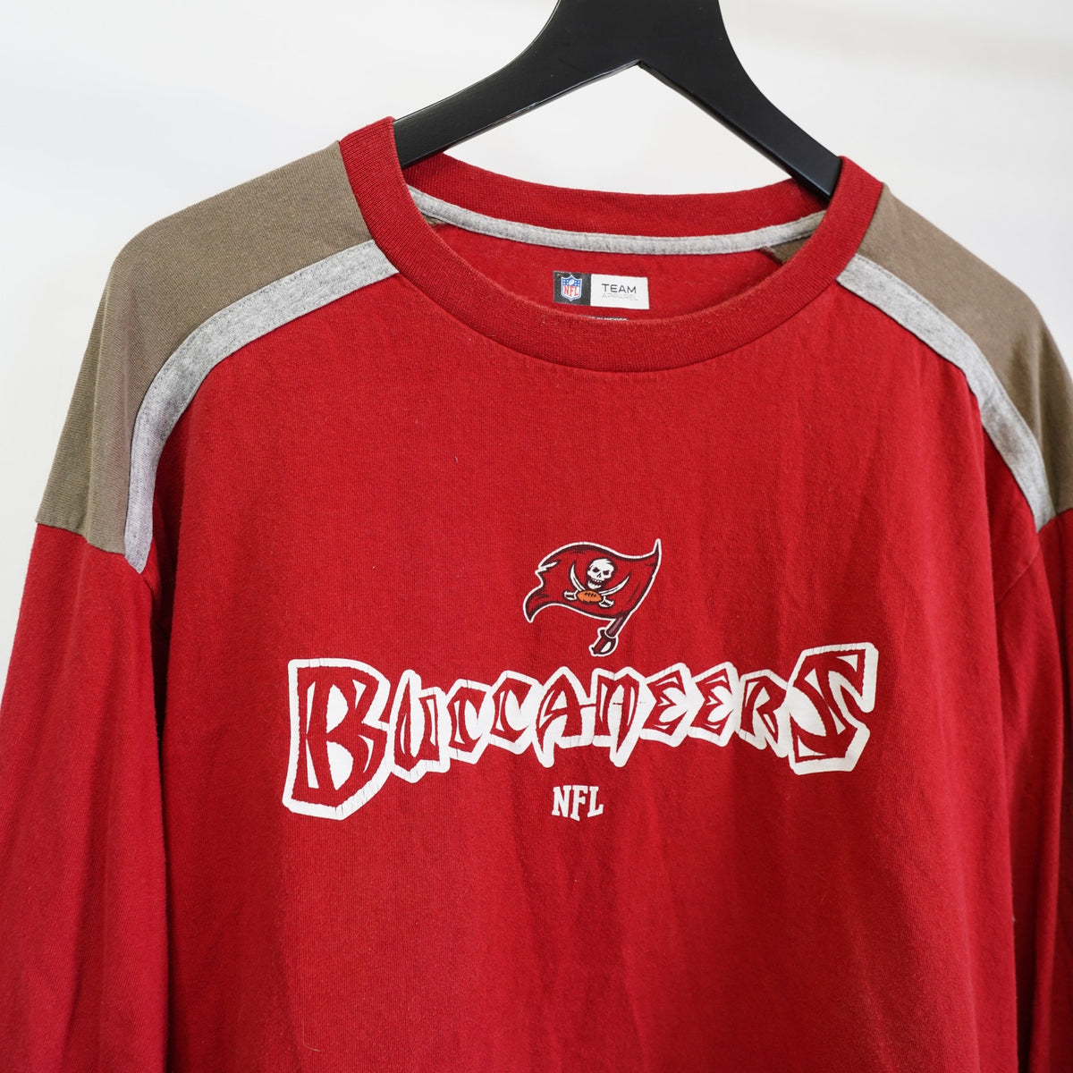 (XL) Tampa Bay Buccaneers Team NFL Cut & Sew Long Sleeve T-Shirt Men's XL Red