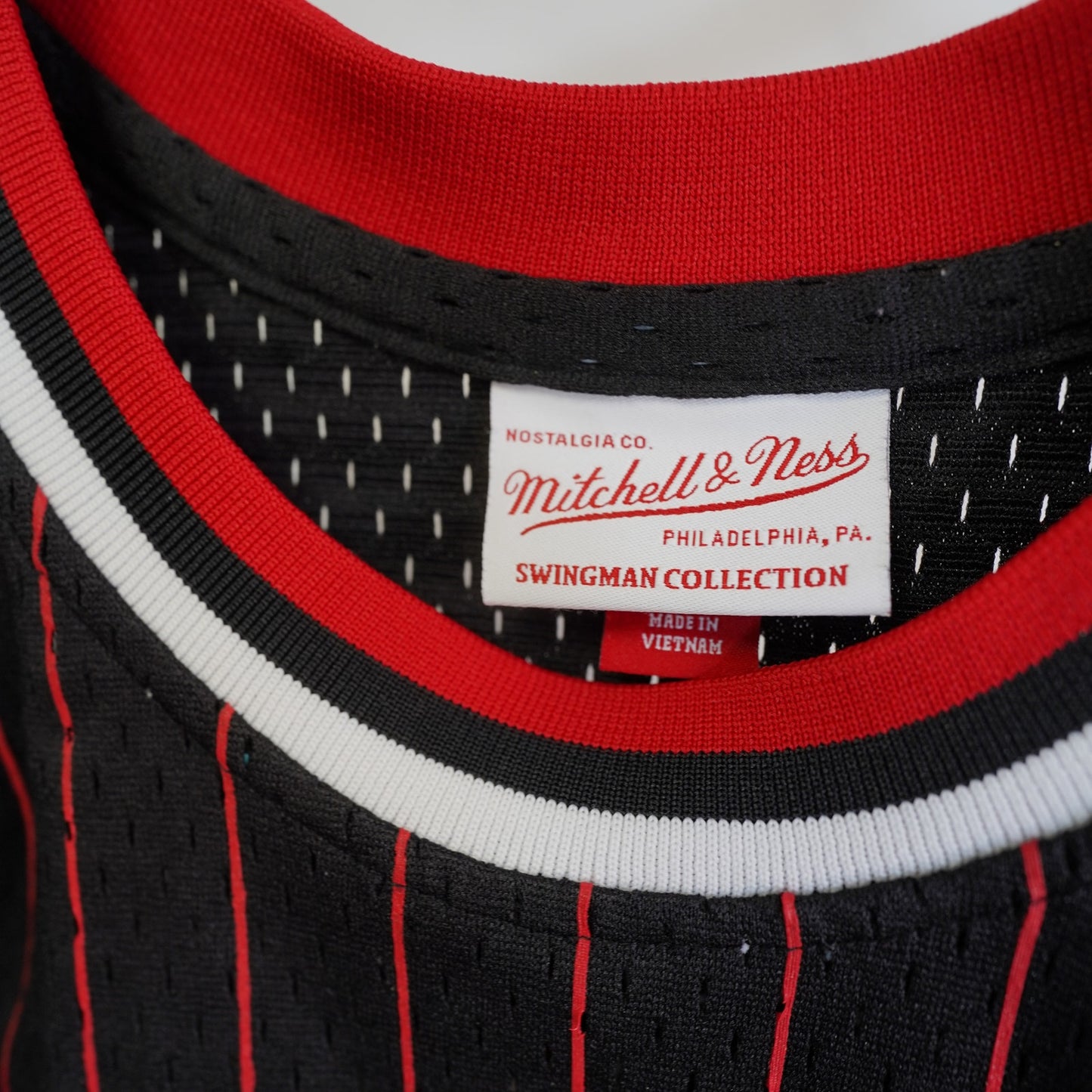 (S) Scottie Pippen Mitchell & Ness Sewn Bulls Basketball Jersey Youth XL Adult S