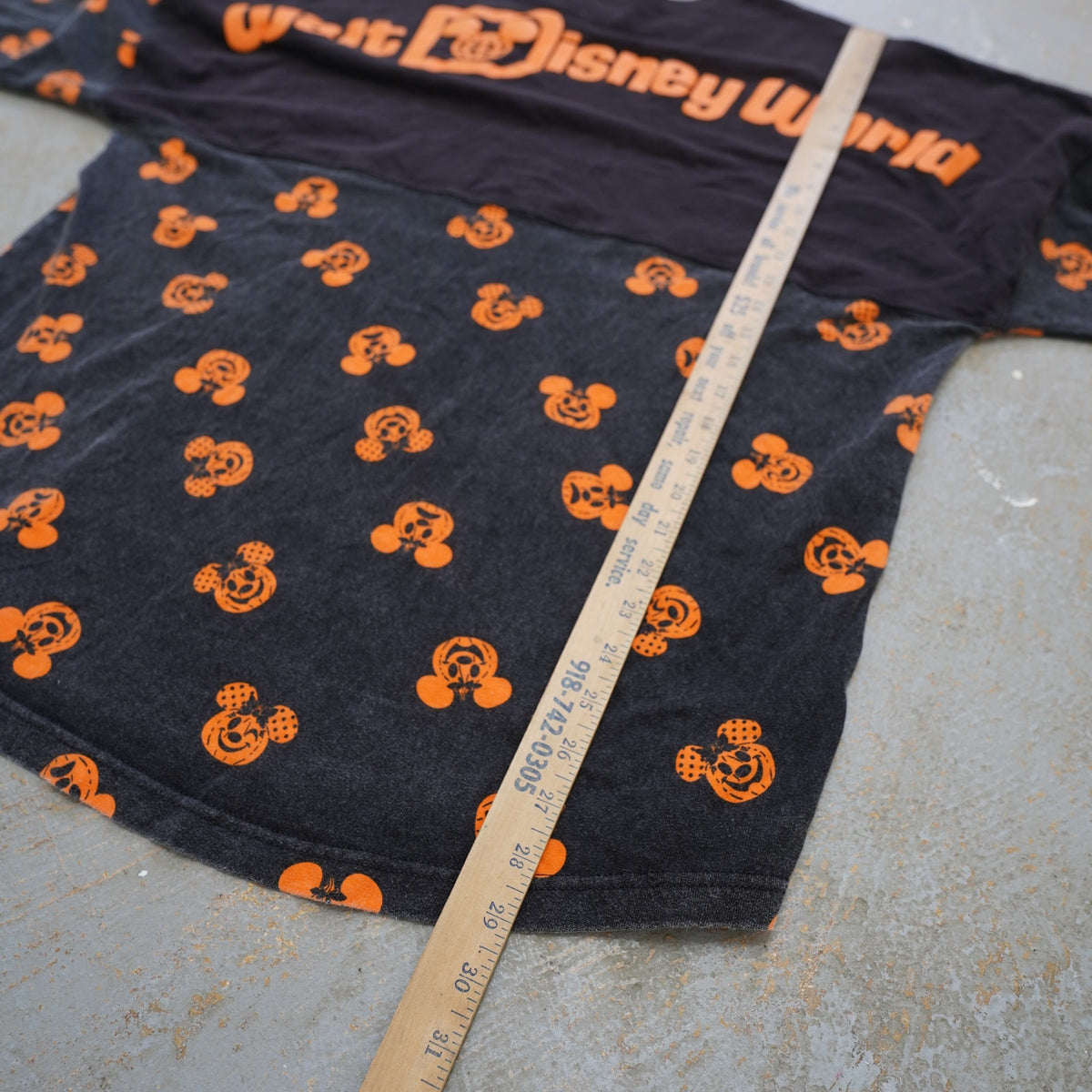 (XL) Disney Parks 2021 Halloween Mickey Mouse Pumpkins Spirit Jersey Size XL Black