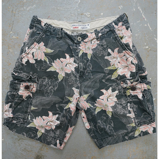 (Sz. 36) Y2K American Eagle Outfitters Hawaiian Cargo Shorts Men's Sz. 36 Black Vtg 2000s