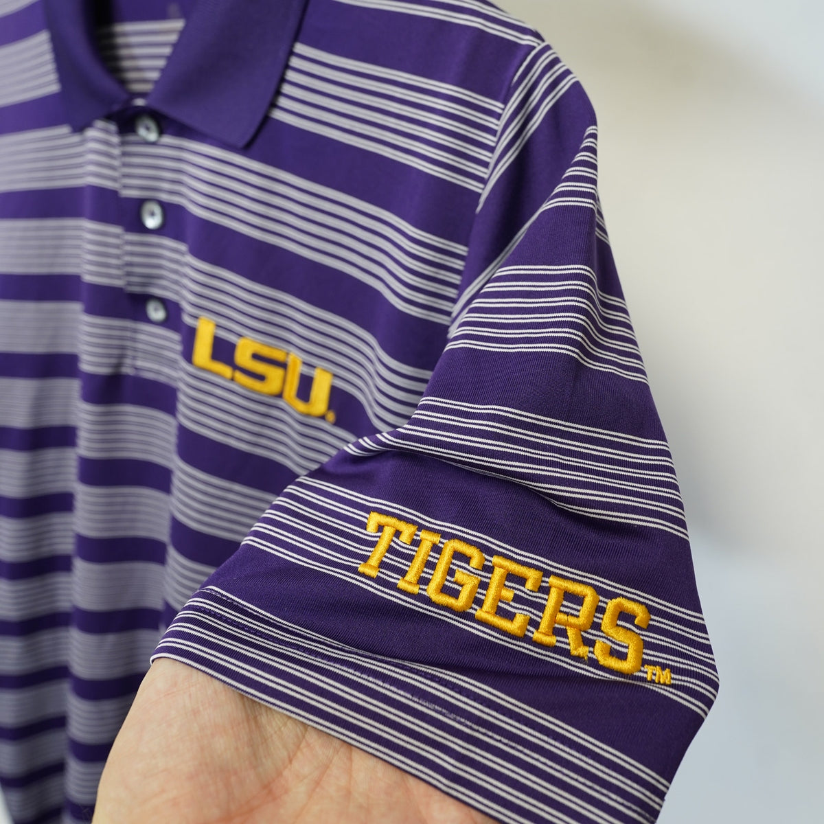 (M) LSU Tigers Embroidered Striped Performance Polo Shirt Mens M Purple White NCAA