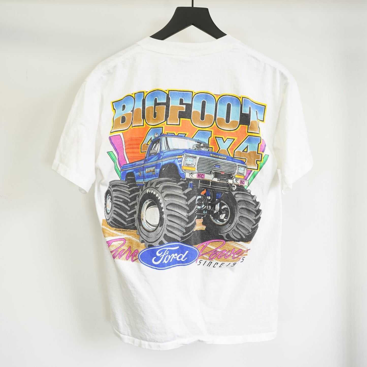 (M) Vintage Big Foot Monster Truck 90s Ford F-150 T-Shirt Men's M White Neon Retro