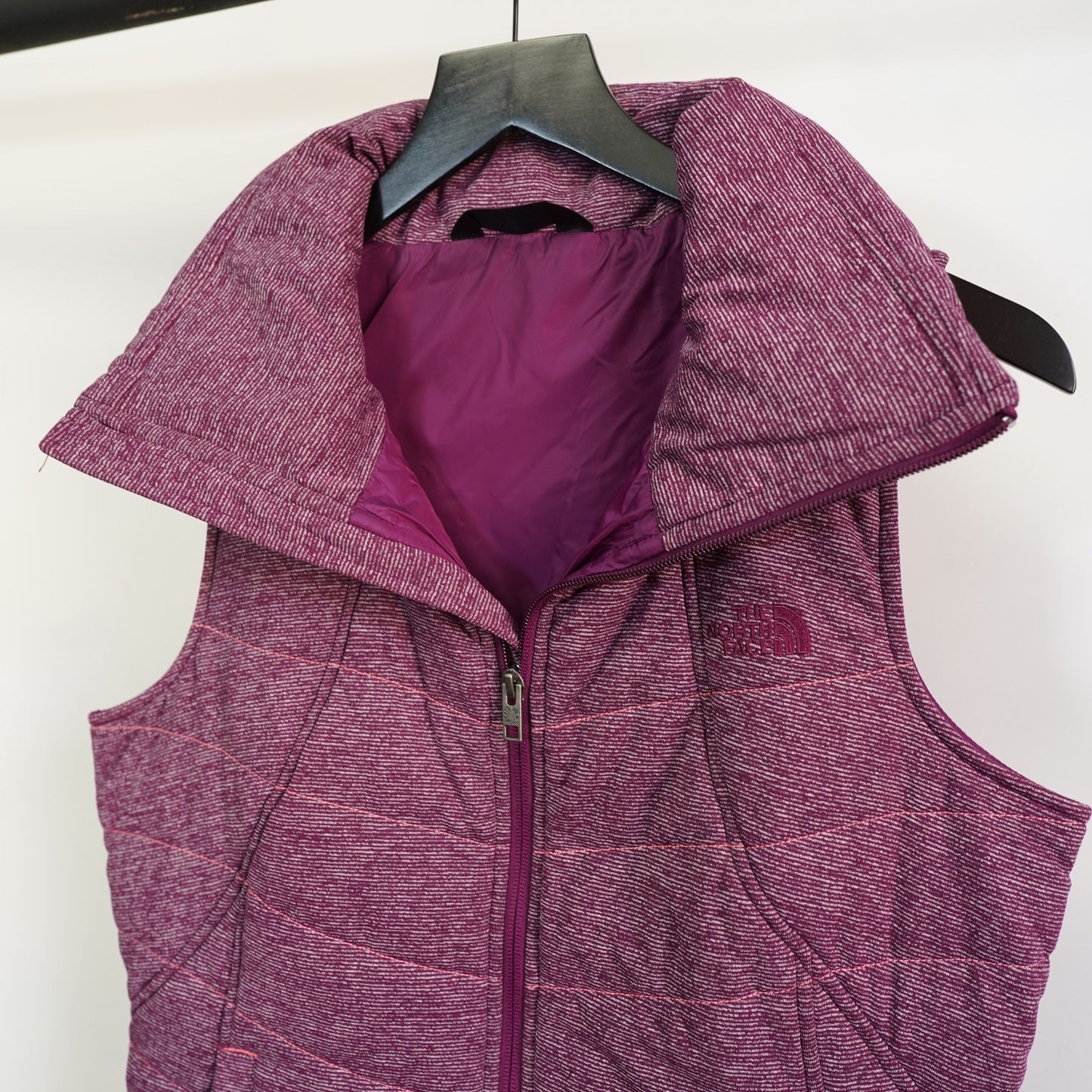(Women's M) The North Face Pseudio Puffer Vest Heather Dark Berry Stripe Size M Pink