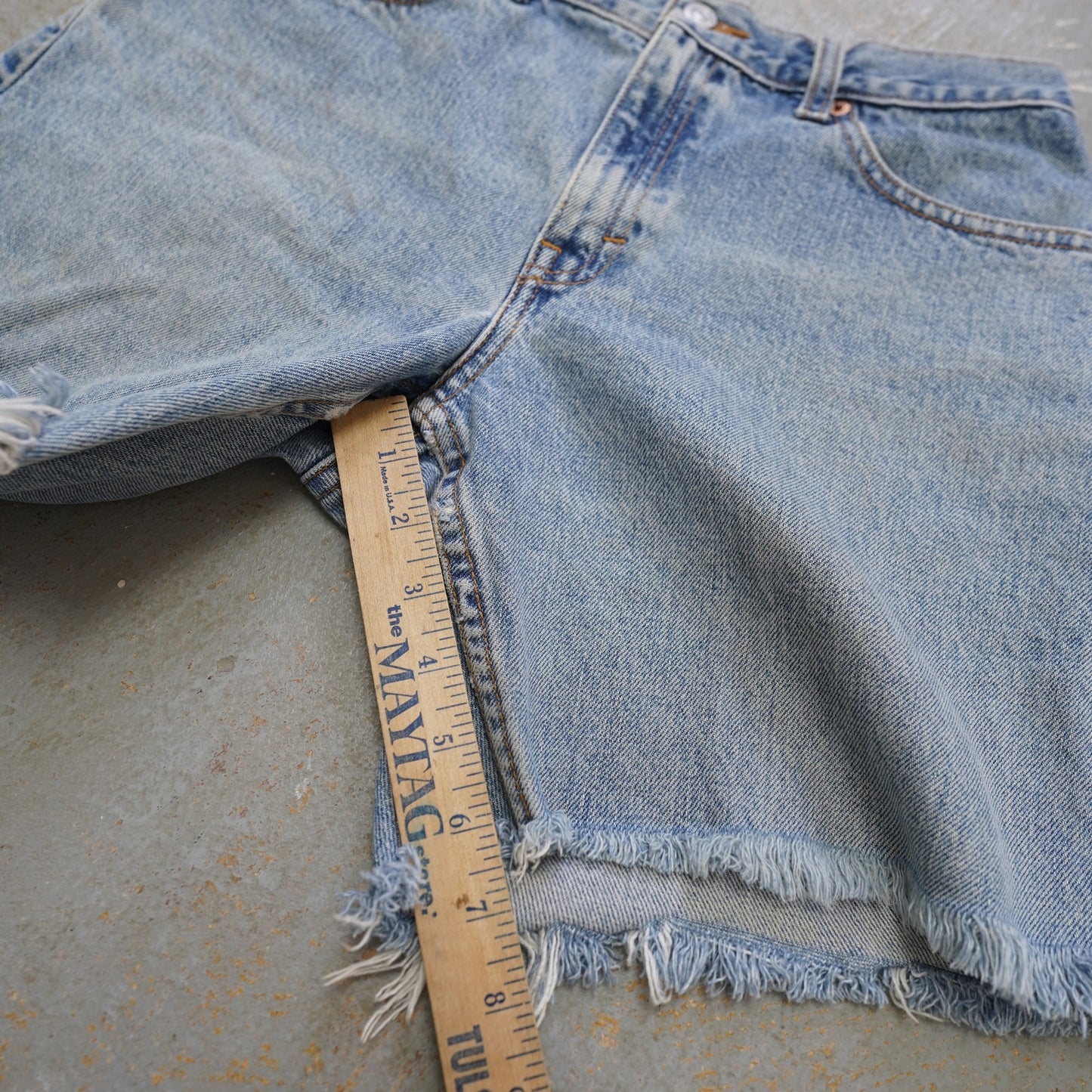 (Women's 29in) Vintage Levis 555 Cut Off Denim Mom Jean Shorts Women's 29in S Blue Low Rise