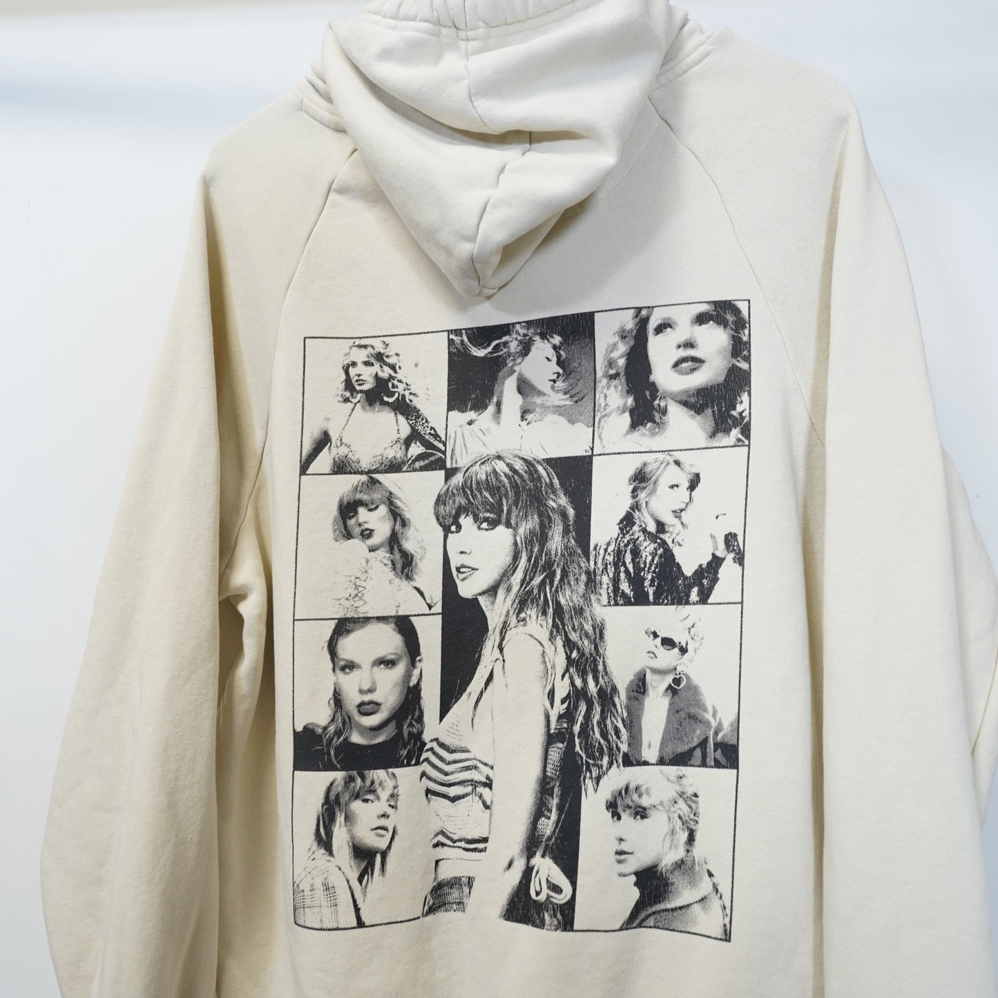 (Women's S) Taylor Swift The Eras Tour Official Photo Collage Hoodie Womens S Cream Oversize