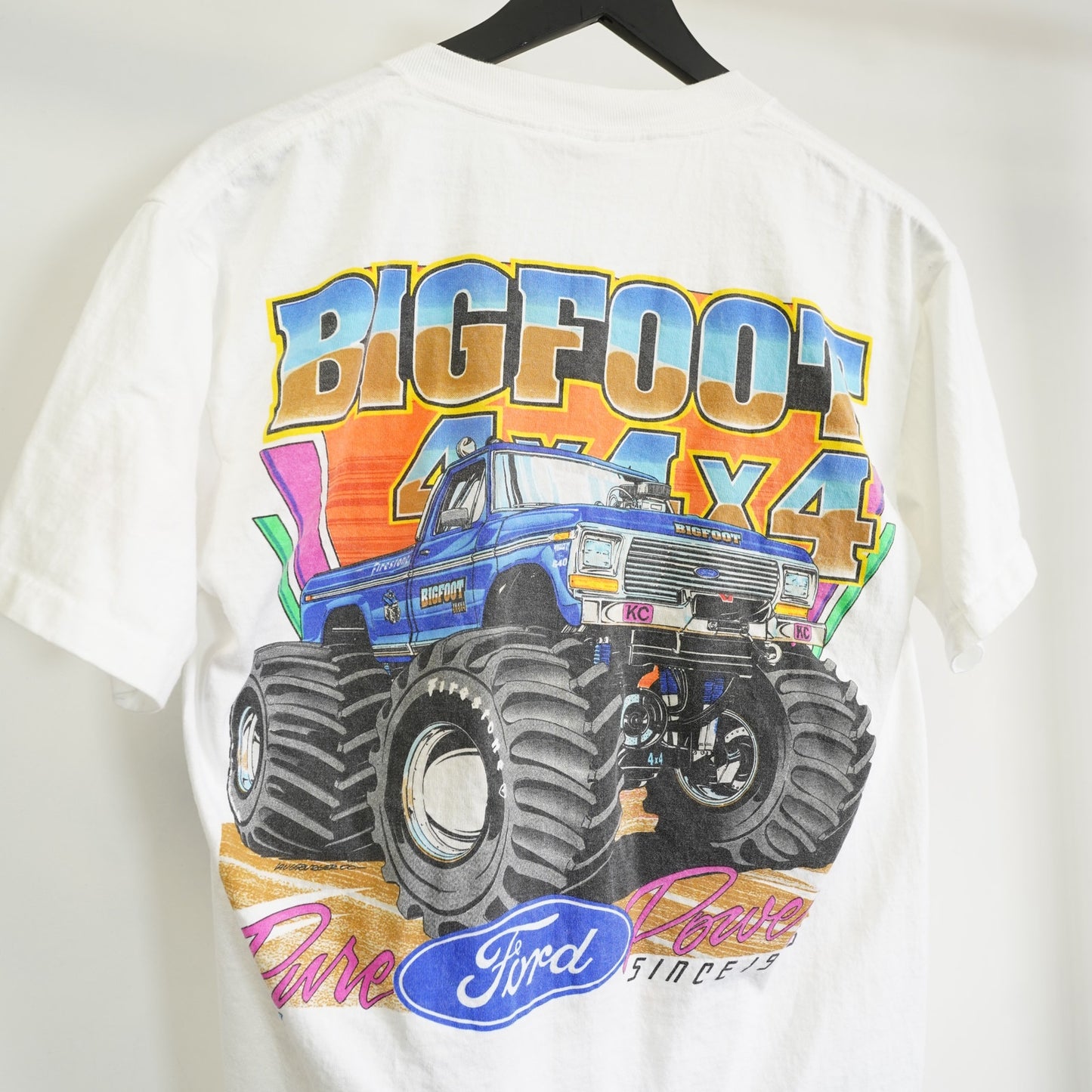 (M) Vintage Big Foot Monster Truck 90s Ford F-150 T-Shirt Men's M White Neon Retro